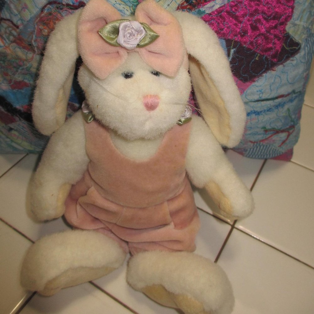 WITH TAG GEN-YOO-WINE BOYDS Baby Bunny girl